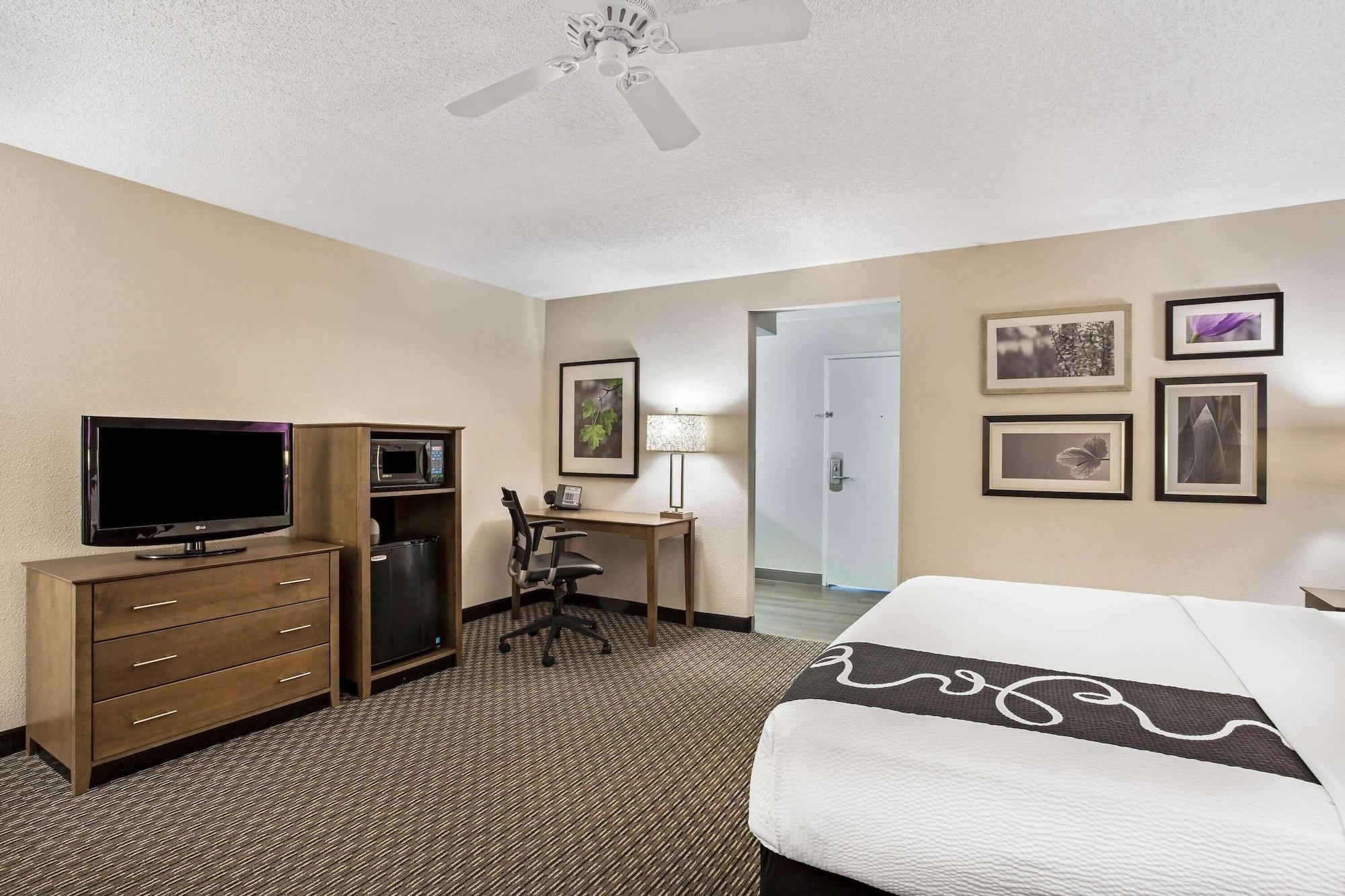 La Quinta By Wyndham Hartford Bradley Airport Hotel Windsor Locks Ngoại thất bức ảnh