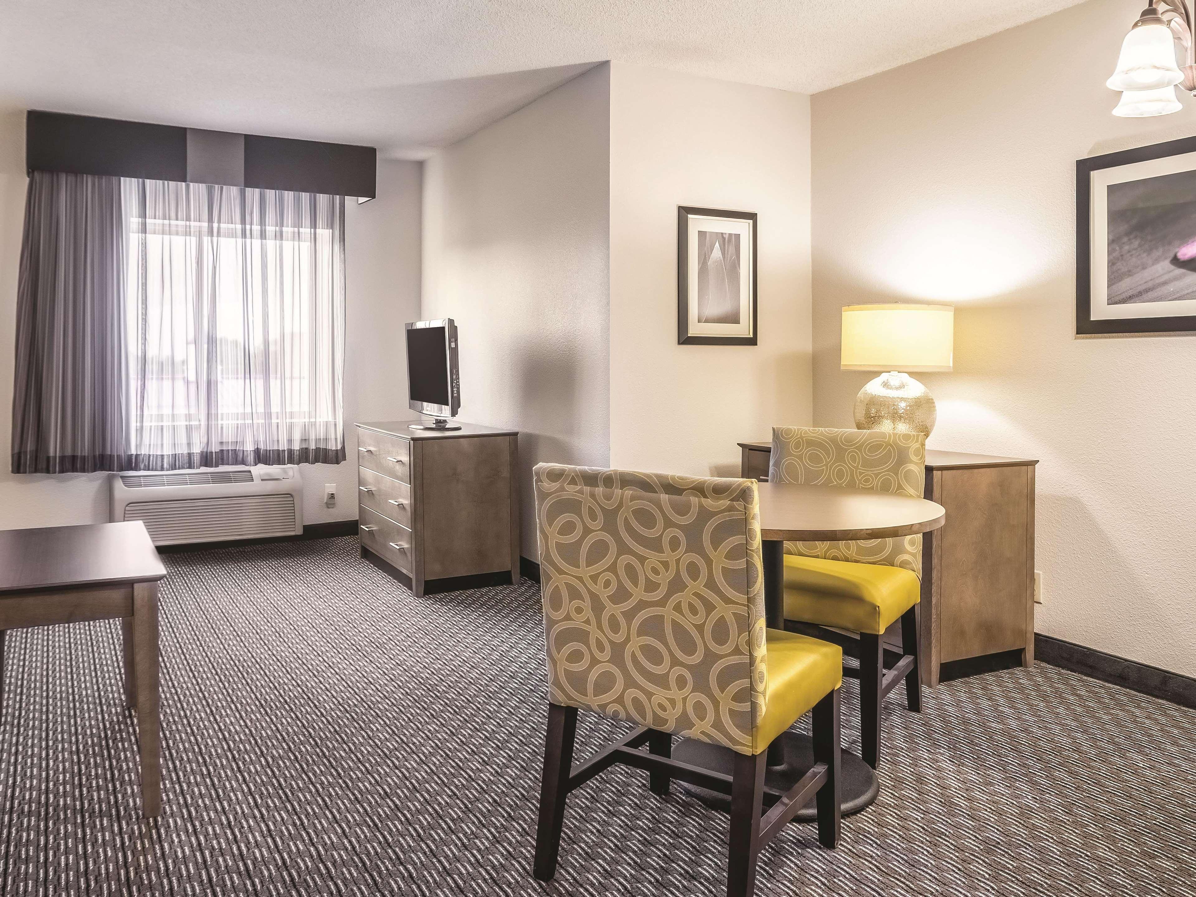 La Quinta By Wyndham Hartford Bradley Airport Hotel Windsor Locks Ngoại thất bức ảnh